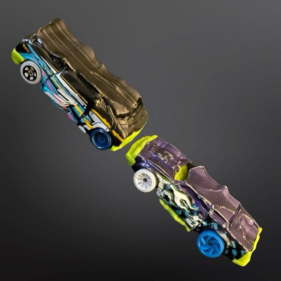 Hot Wheels Demo Van & Car Set Monster Truck Crushers Speed Bump Car A7 - Picture 3 of 5